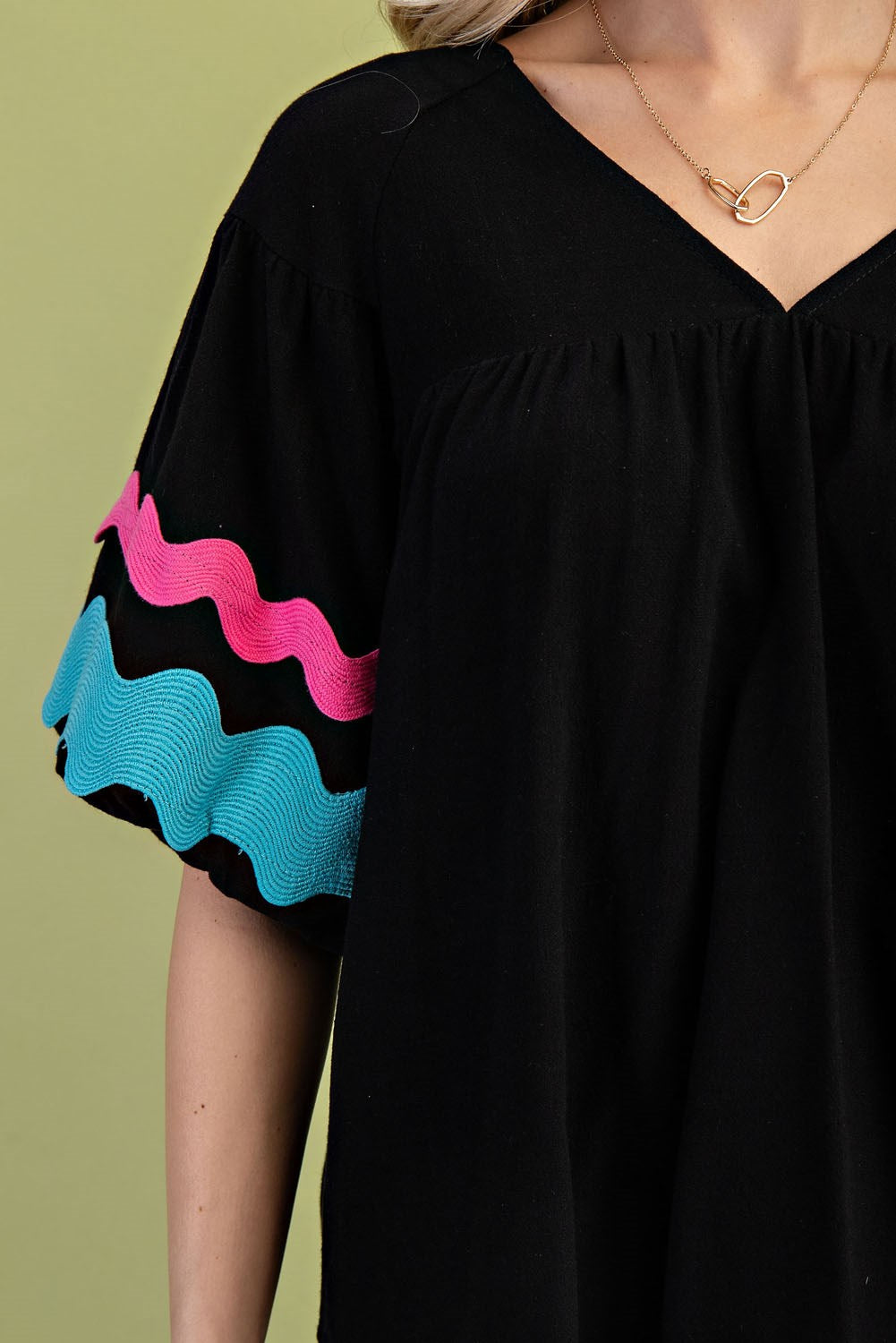 Bold ric rac black top