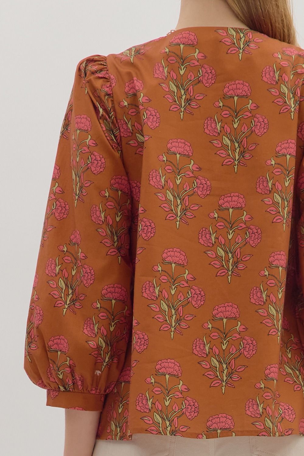 Knot trimmed rust top