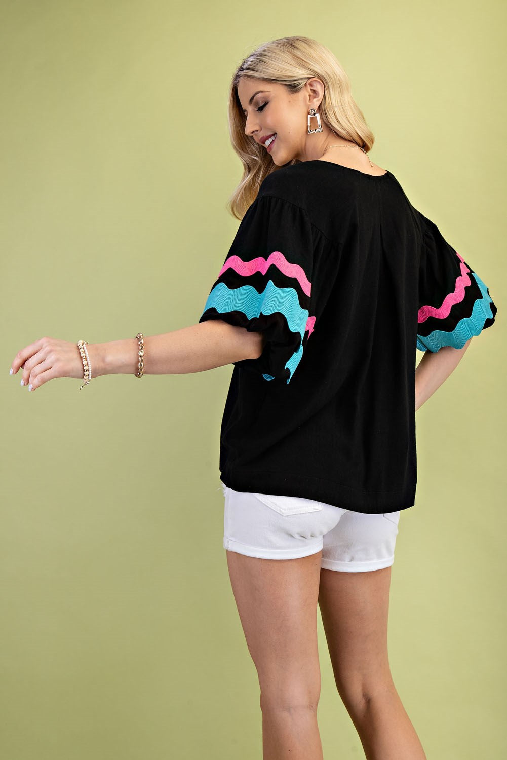 Bold ric rac black top
