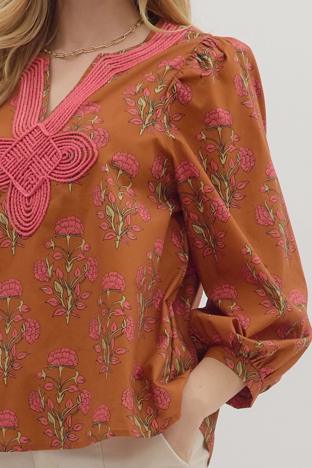 Knot trimmed rust top