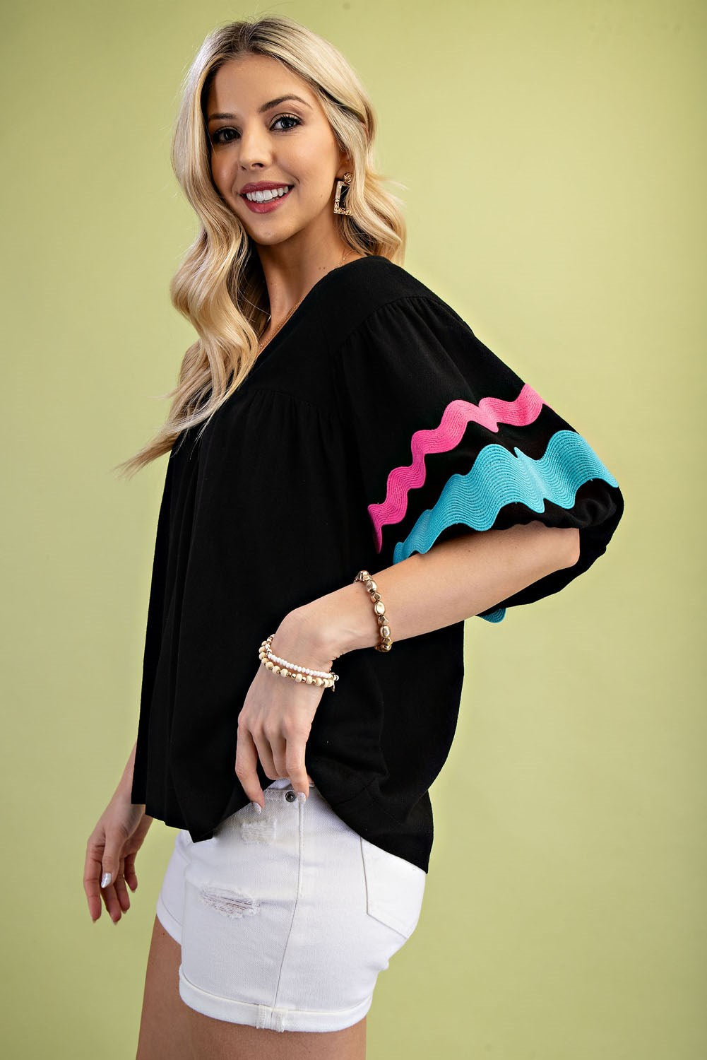 Bold ric rac black top