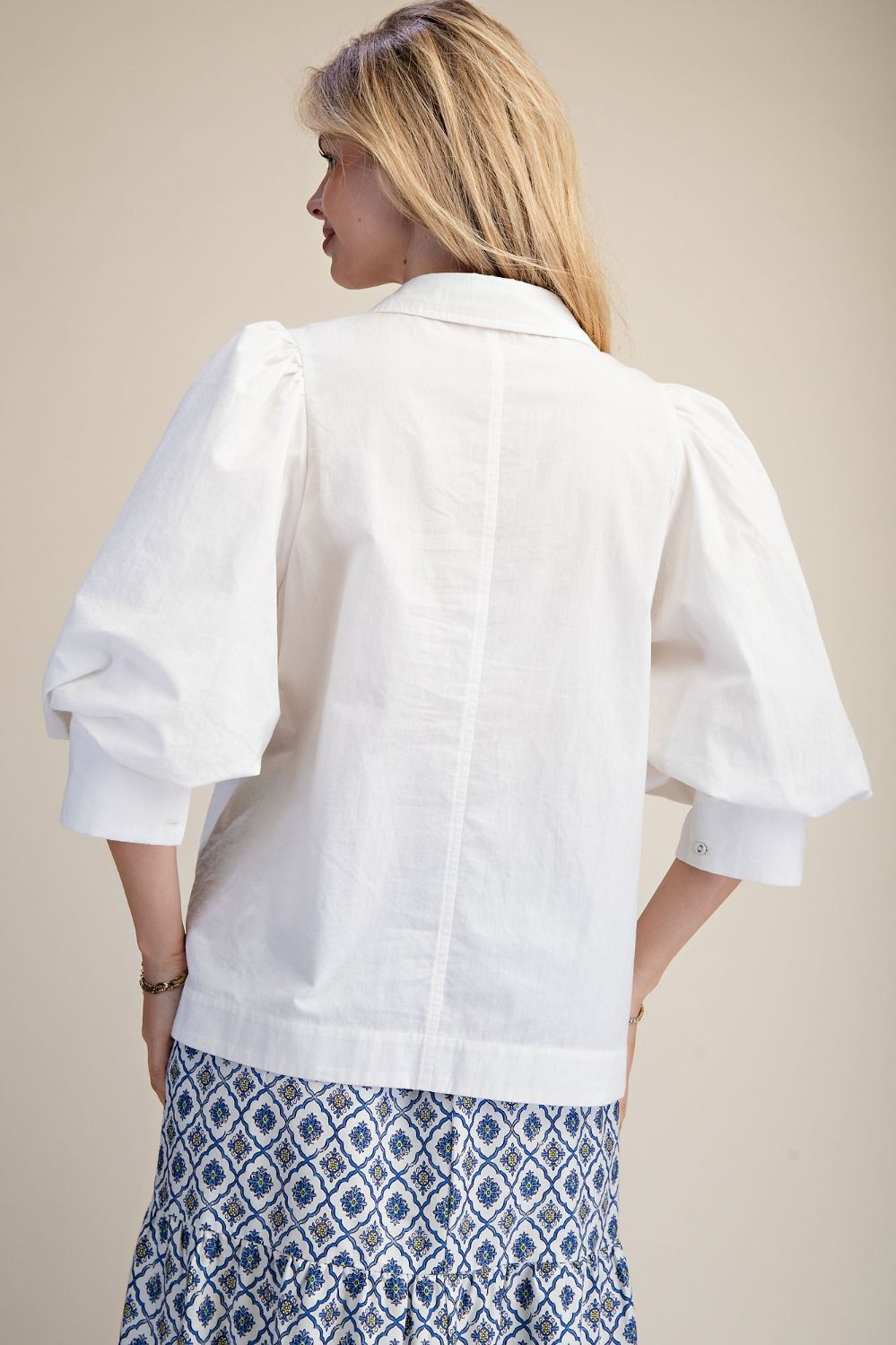 Woman wearing a white cotton shirt