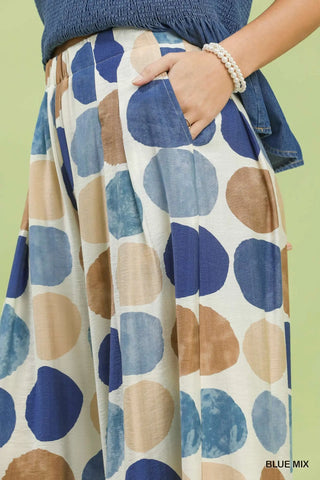 Person wearing Umgee patterned pants with blue and brown circles side view